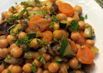 Cizrna s dušenými houbami a zeleninou