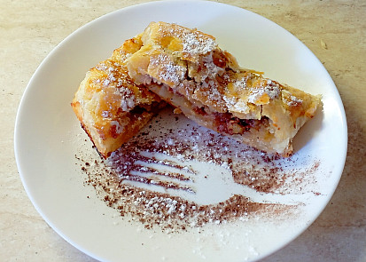 Hruškový štrůdl s ořechy