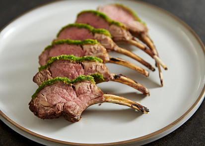 Jehněčí hřebínky s bylinkovou krustou podle Mirka Kaliny