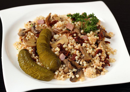 Tarhoňa se žampiony a sušenými rajčaty