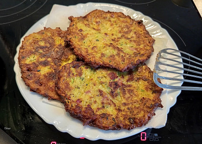 Cukeťáky se slaninou a sýrem