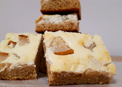 Hruškovo-perníkový koláč s tvarohem