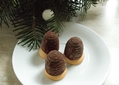 Vosí hnízda s ořechy