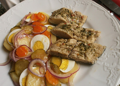 Kapr na páře s lehkým salátem