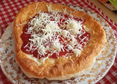 Nadýchané domácí langoše s jogurtem