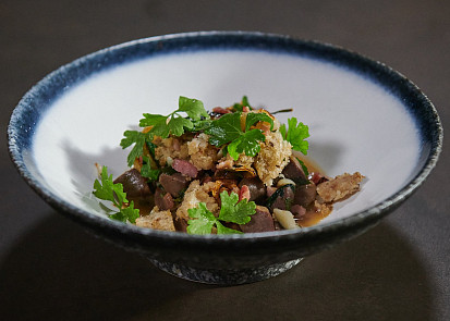 Ragú z kachních žaludků se slaninou podle Honzy Punčocháře