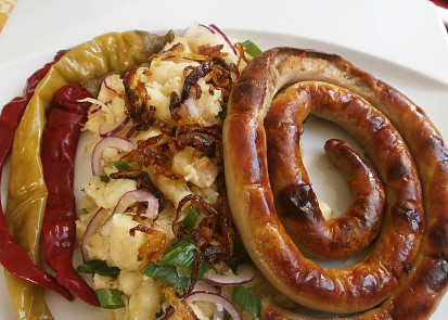 Halušky s vinnou klobásou