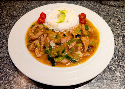 Vepřové nudličky na pórku s česnekem