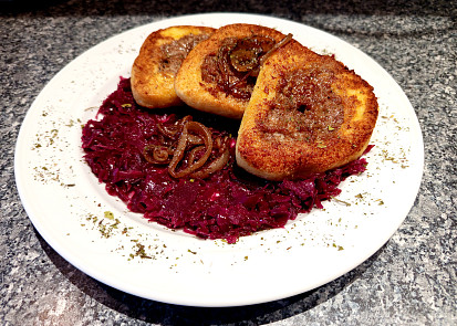 Bramborová roláda plněná mletým masem