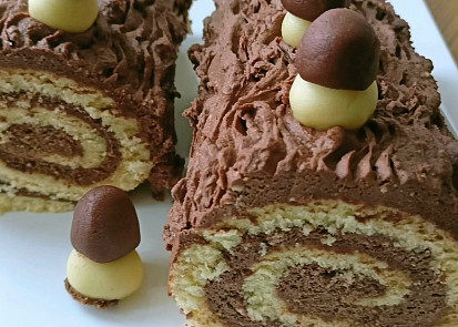 Vánoční roláda s čokoládovým krémem