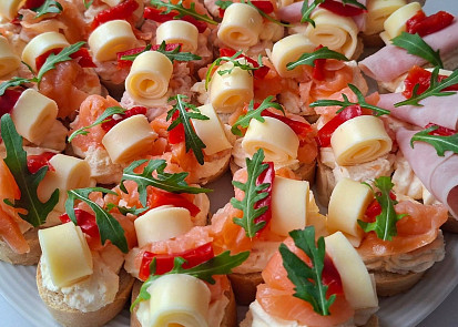 Chuťovky s uzeným lososem a žervé pomazánkou