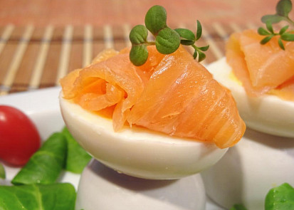 Plněná vejce s uzeným lososem