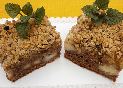 Jablečné řezy s ořechovou drobenkou