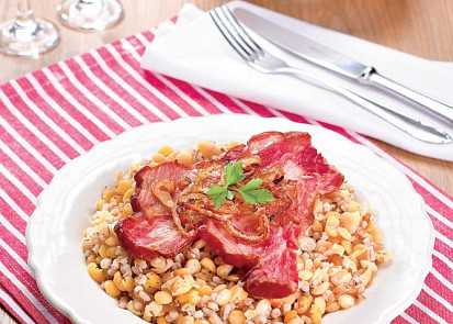 Zapečený šoulet s uzeným masem