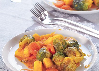 Růžičková kapusta s mrkví a bramborem na kari