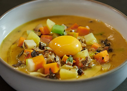 Bramboračka s konfitovaným žloutkem podle Marka Fichtnera