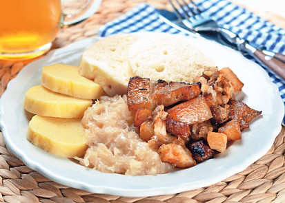 Vepřové výpečky se zelím