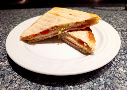 Zapečené dvojité toasty à la caprese