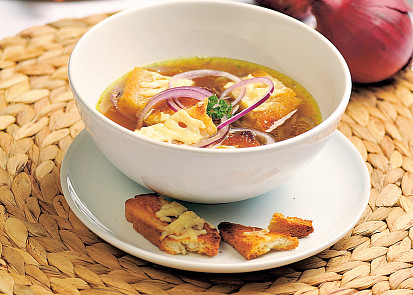 Cibulačka se sýrovými krutony