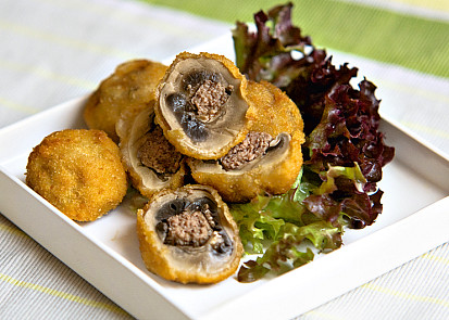 Smažené žampiony plněné hovězím masem