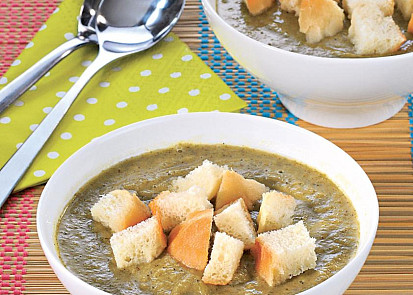 Brokolicová polévka s řapíkatým celerem