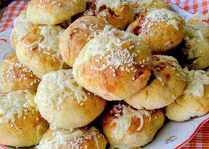 Sýrové kynuté bochánky zadělávané kefírem