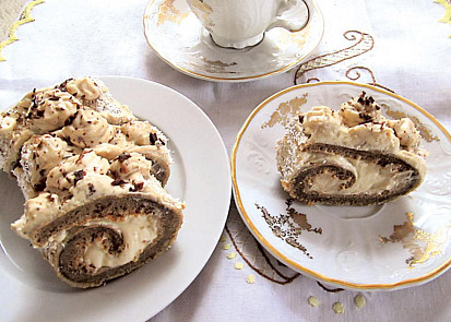 Piškotová roláda s karamelovým krémem