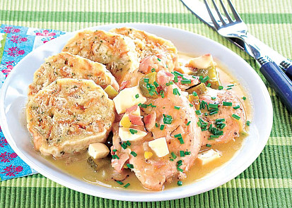 Znojemská omáčka s karlovarským knedlíkem