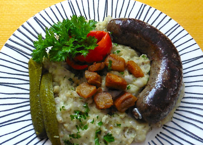 Nastavovaná kaše s opečenou jitrničkou