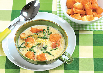 Kapustová polévka s opečenou žemlí