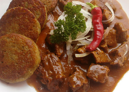 Hovězí guláš s uzenou paprikou