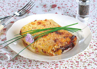 Zapečené brambory s krupkami a zelím