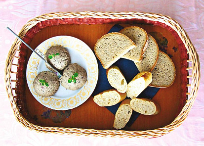 Domácí játrová paštika s brusinkami