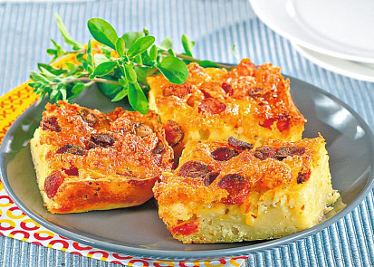 Plzeňská bramborová buchta s párky