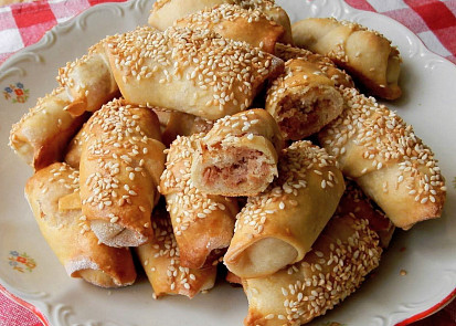 Sýrové křupavé rohlíčky se šunkou