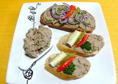 Dobře roztíratelná masová pomazánka à la paštika