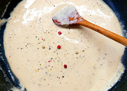 Pepřovo-hořčicová omáčka nejen k masu