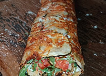 Roláda z cukety s brynzou a chorizem