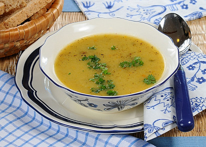 Pórková polévka se zeleninou a miso pastou