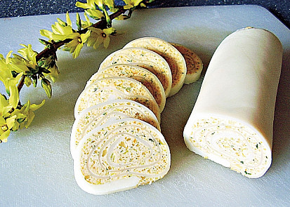 Sýrová roláda s tvarůžkovou náplní