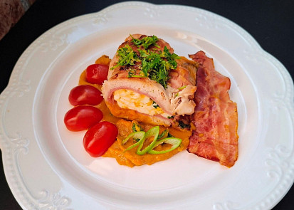 Kuřecí kapsa s gremolátou a dýňovým pyré