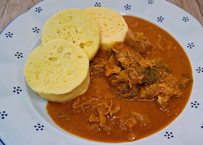 Vepřový guláš s kapustou à la segedín