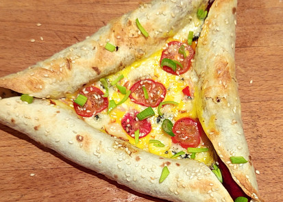 Zapečená tortilla jinak (párky, vejce, šunka, sýr)