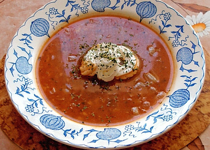 Polévka z tomatového pyré s vločkami