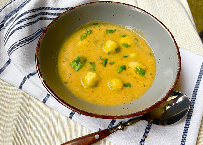 Kmínová polévka s růžičkovou kapustou