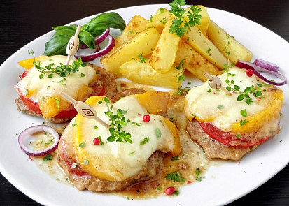 Zapečené vepřové medailonky s broskví