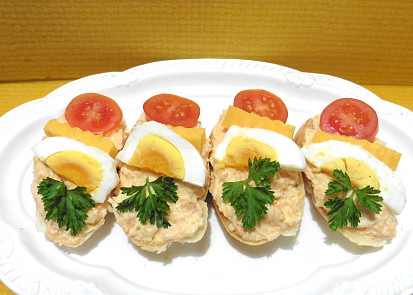 Jednohubky s celkem dietní zeleninovou pomazánkou