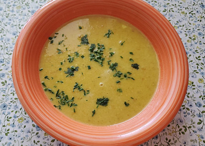 Zdravá polévka z červené čočky