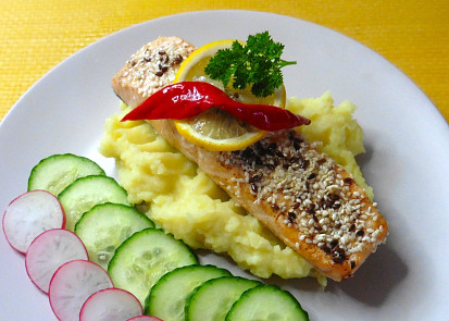 Losos se sezamovým semínkem pečený v horkovzdušné fritéze