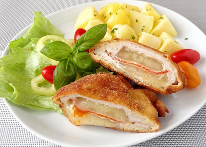 Vepřový řízek plněný tvarůžky a paprikášem